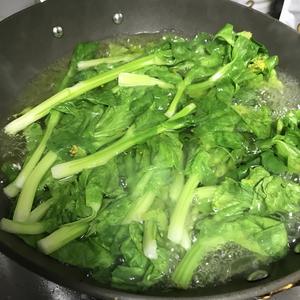 只需两步两种调料每天必吃的绿叶菜的做法 步骤2