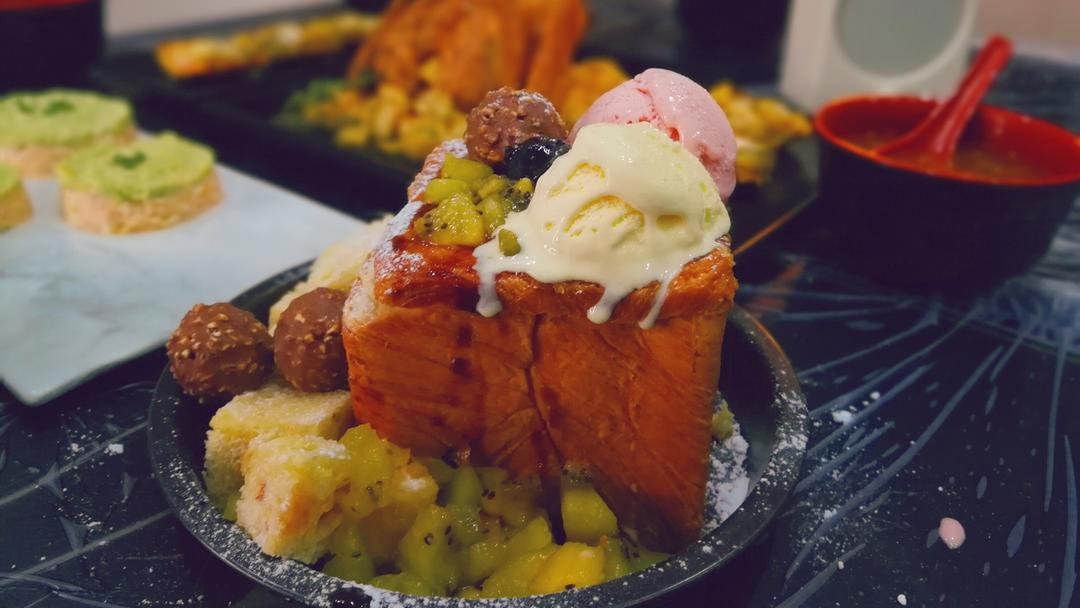 蜂蜜厚多士配冰淇淋