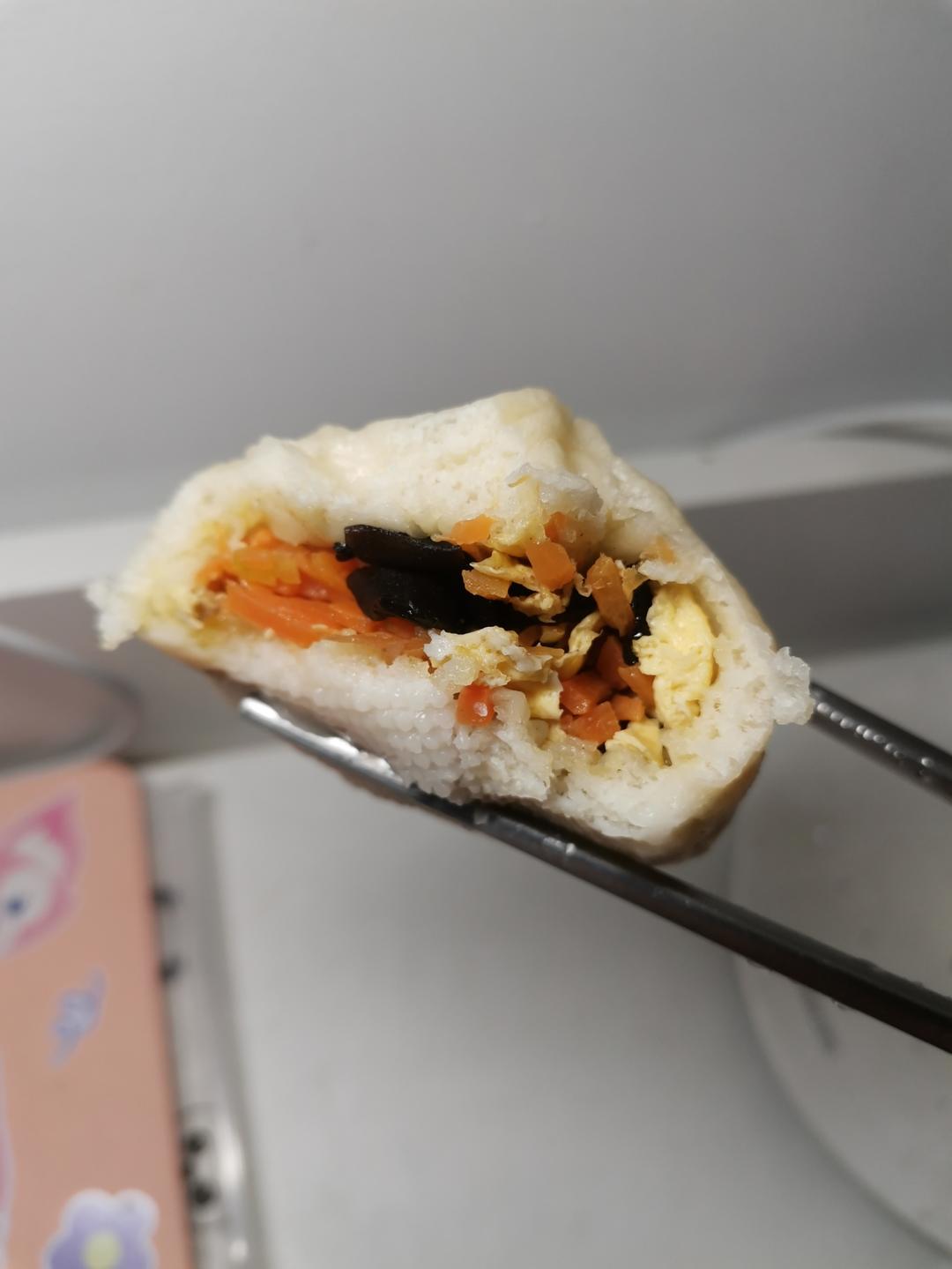 胡萝卜木耳鸡蛋素包子