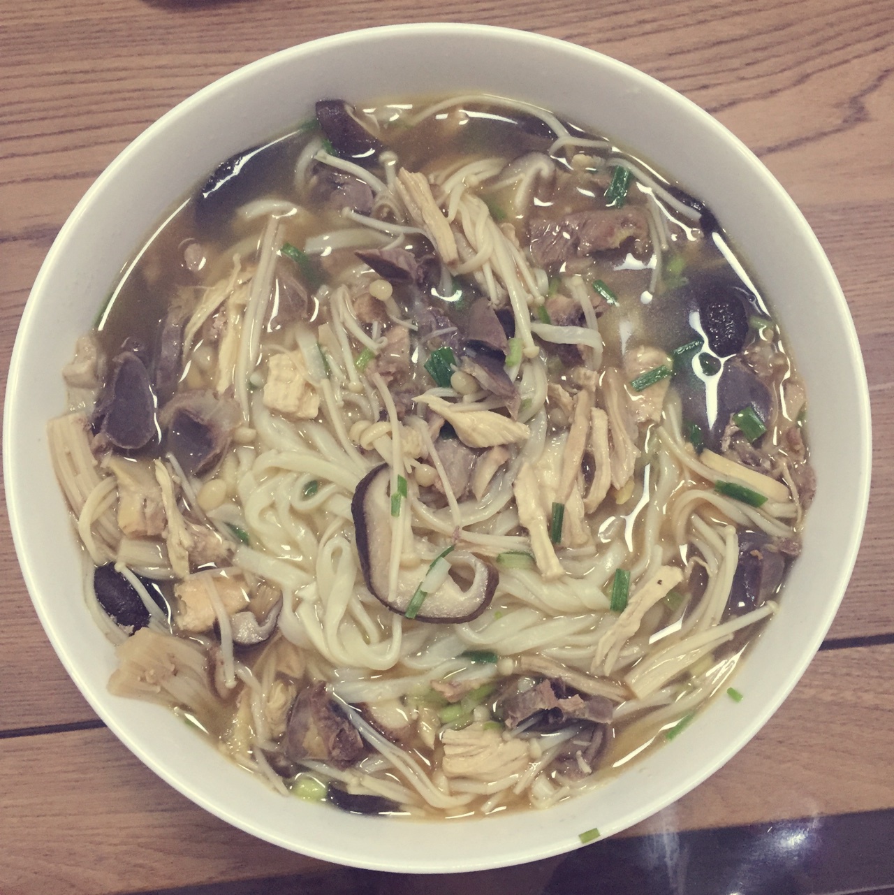 幸运沙梨做的香菇鸡丝面