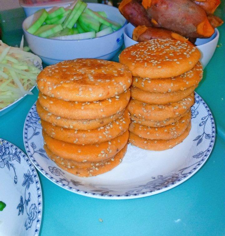 女儿下午茶小点心～芝麻红薯饼