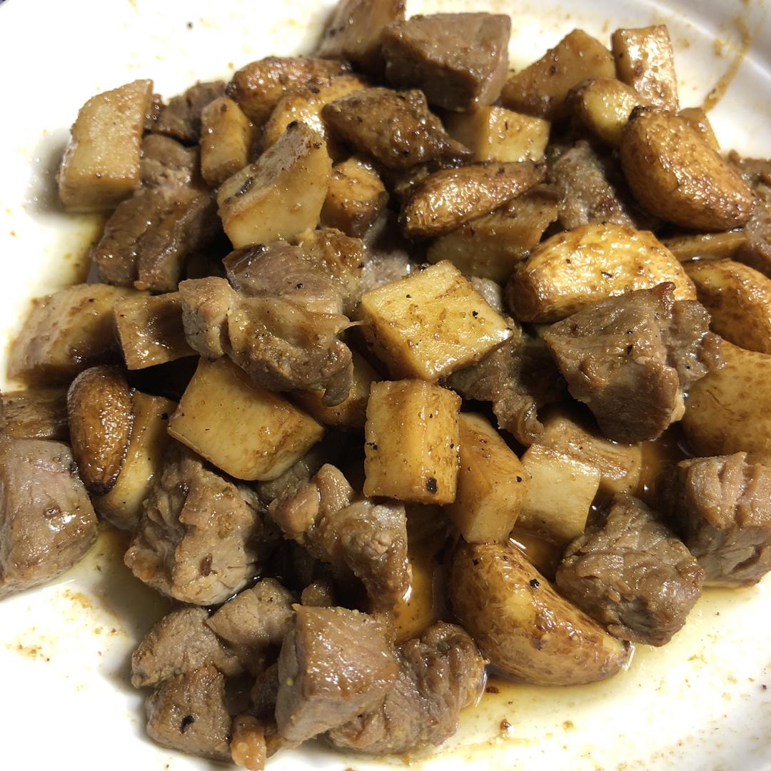 黑胡椒蒜子牛肉粒