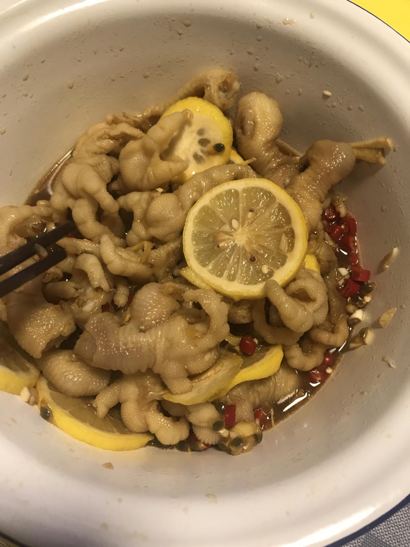 【酸辣无骨凤爪】