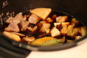 荔浦芋头红烧肉（松下压力锅）的做法 步骤6