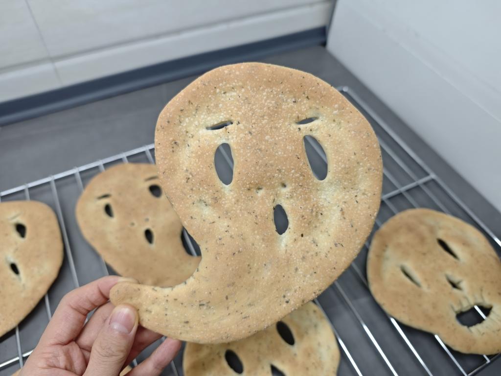 万圣节骷髅面包和幽灵面包