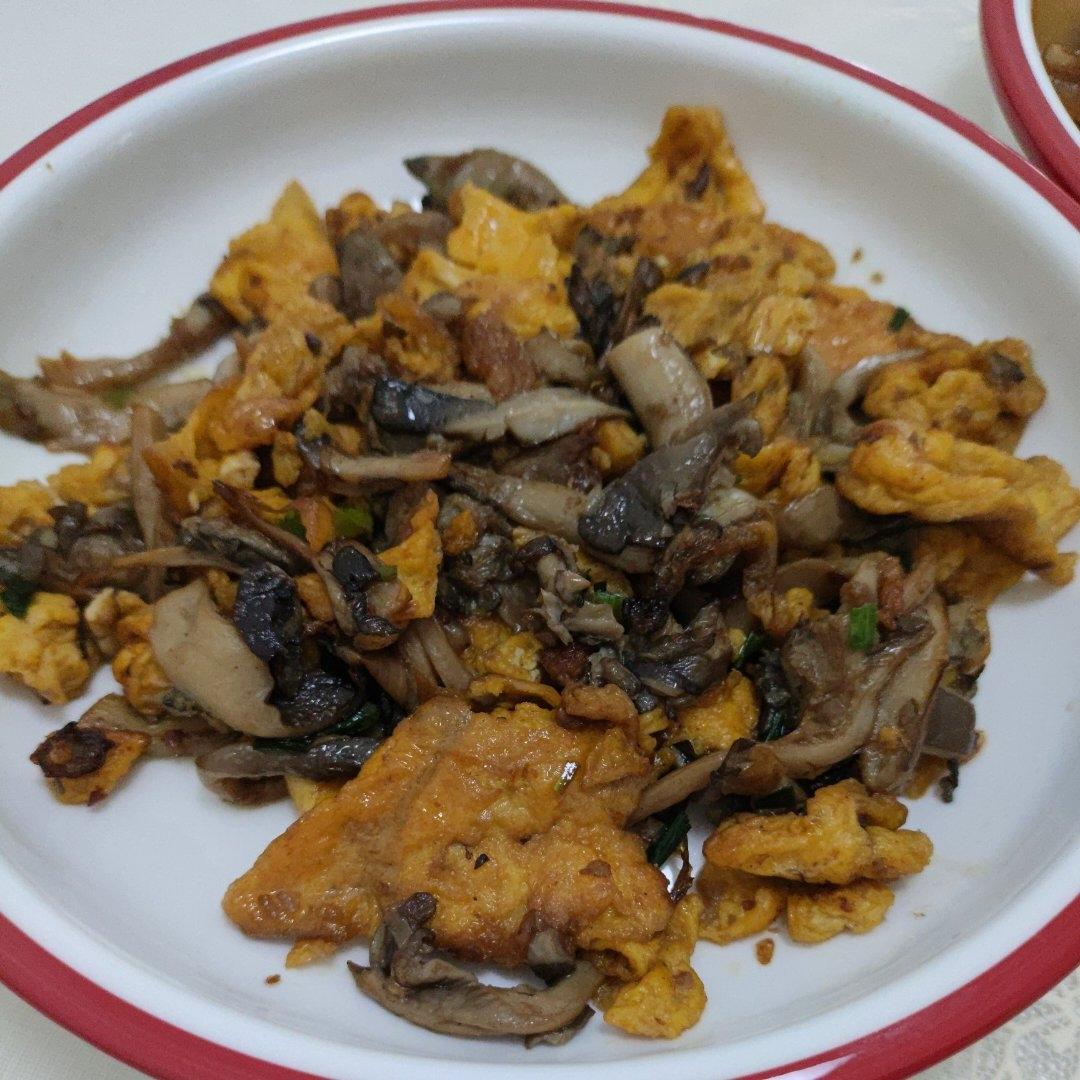 蘑菇炒鸡蛋	平菇这样炒，鲜美无比巨好吃