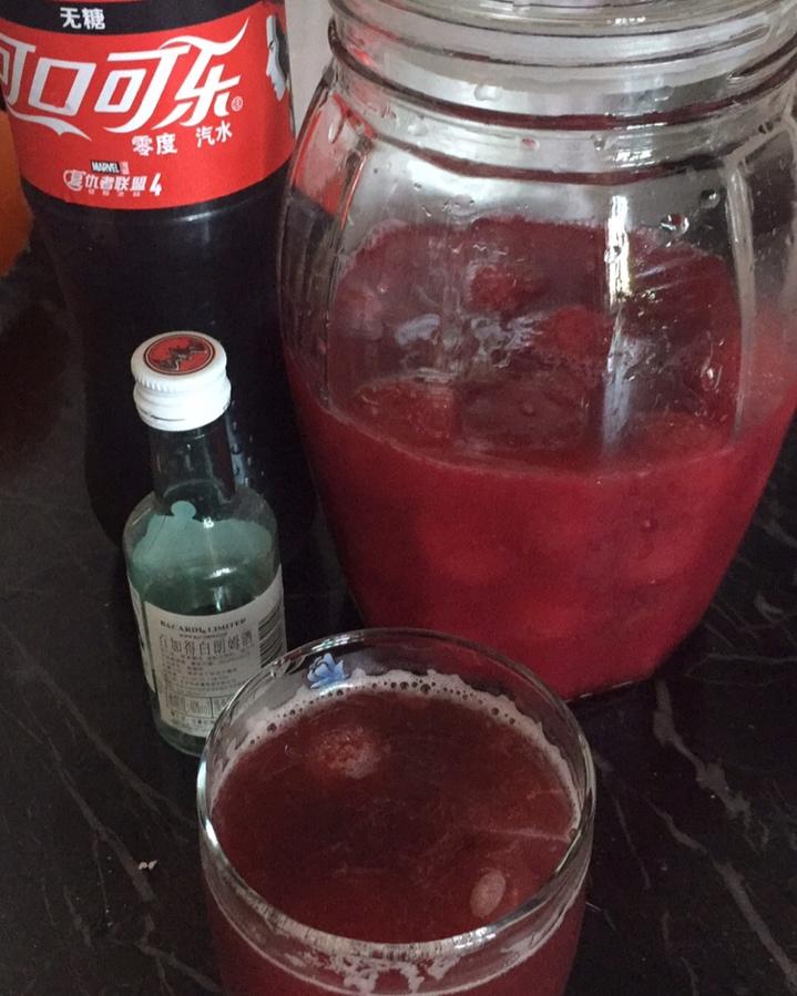 杨梅的超爽吃法—可乐杨梅汤