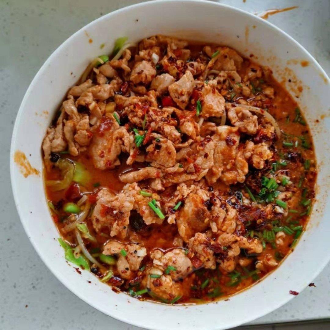 厨师长教你：“水煮肉片”的正宗做法，这味道真的很四川