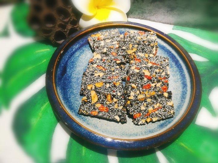 枸杞核桃花生黑芝麻片