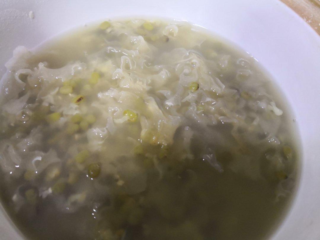 绿豆银耳糖水