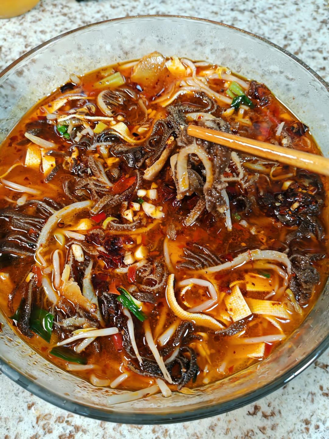 厨师长教你：“水煮毛肚”的正宗做法，脆脆的口感，味道非常赞！
