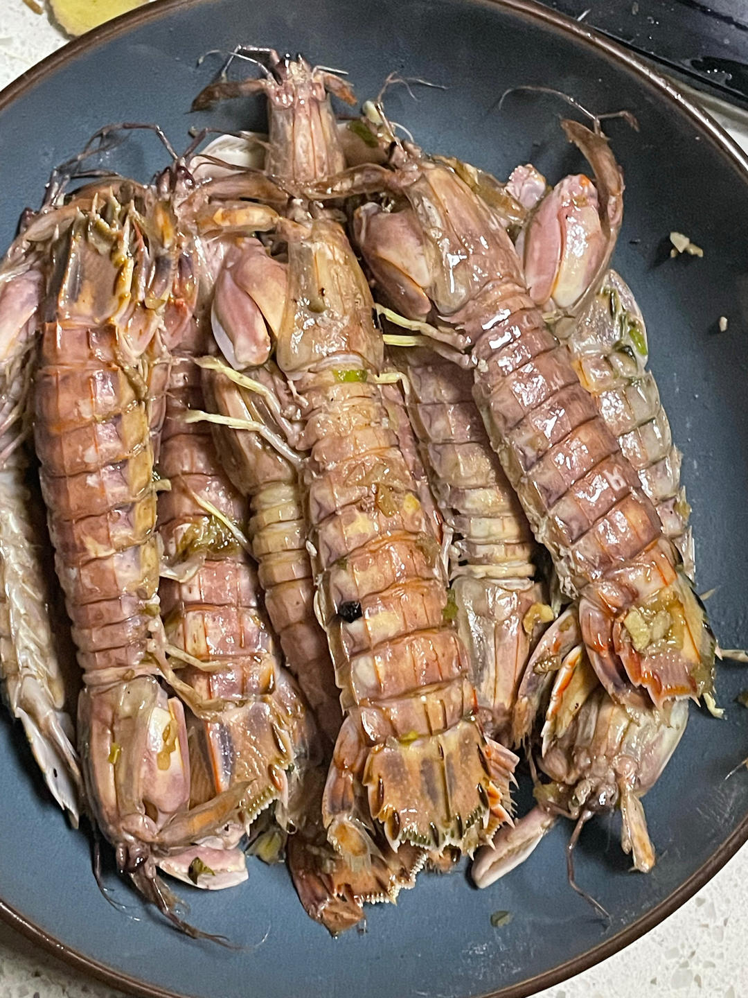 无油炸版的椒盐皮皮虾和巧拨虾壳的方法