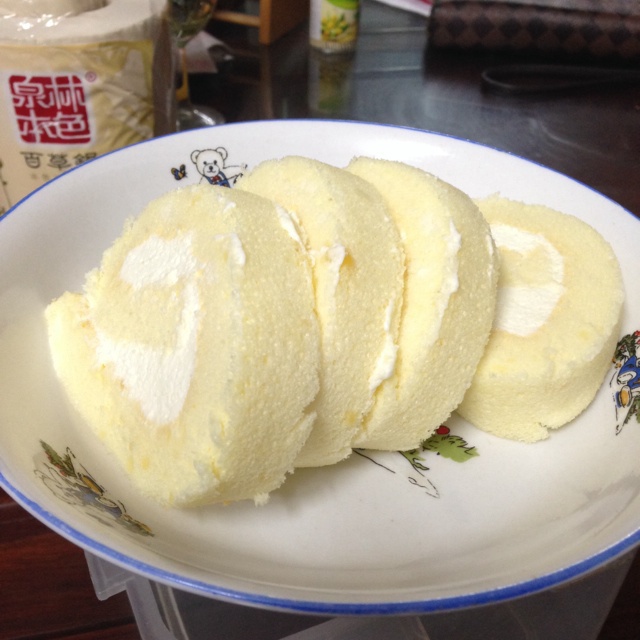 草莓奶油蛋糕卷