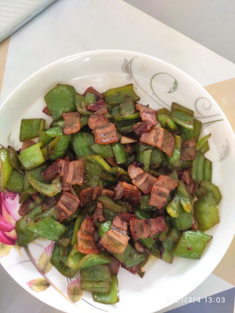腊肉爆炒青椒