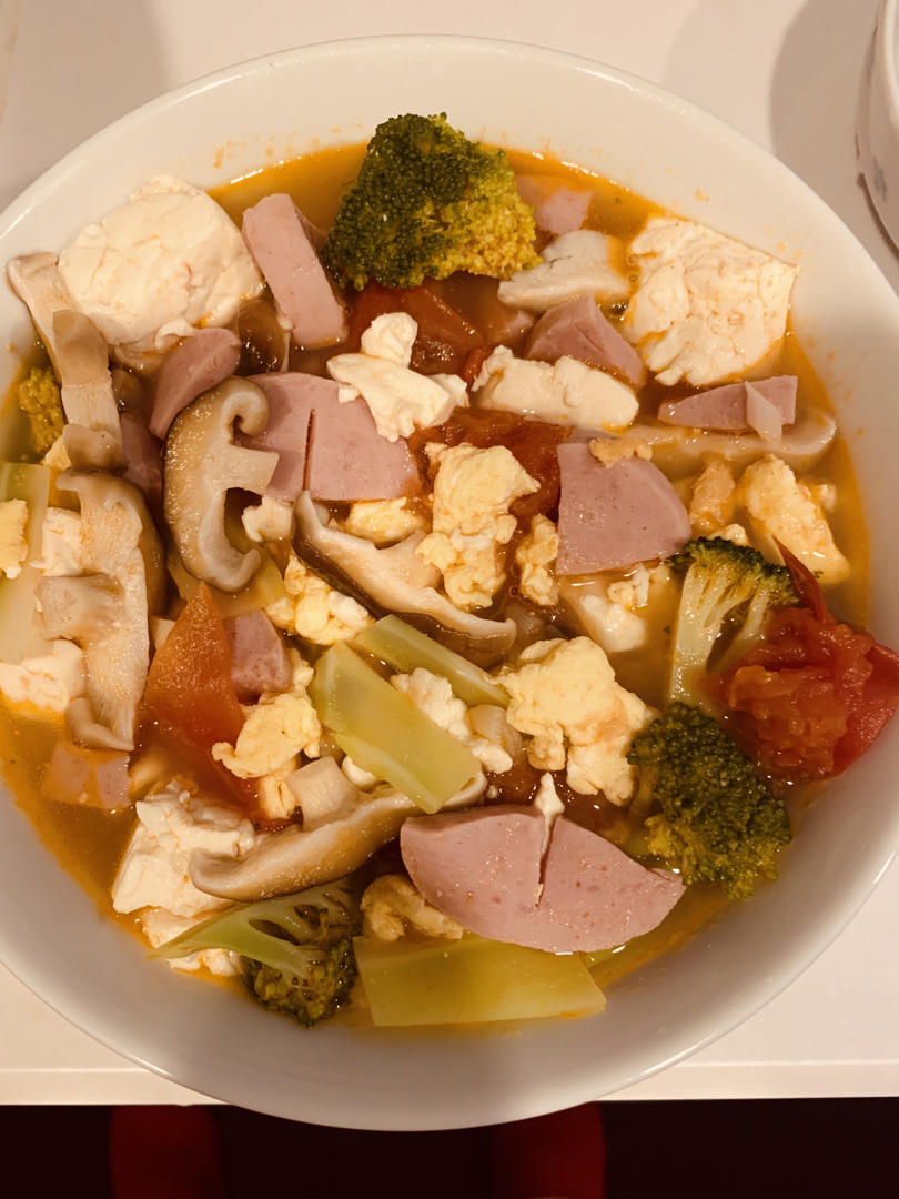 汤鲜味美，好吃到哭的番茄西兰花豆腐汤～