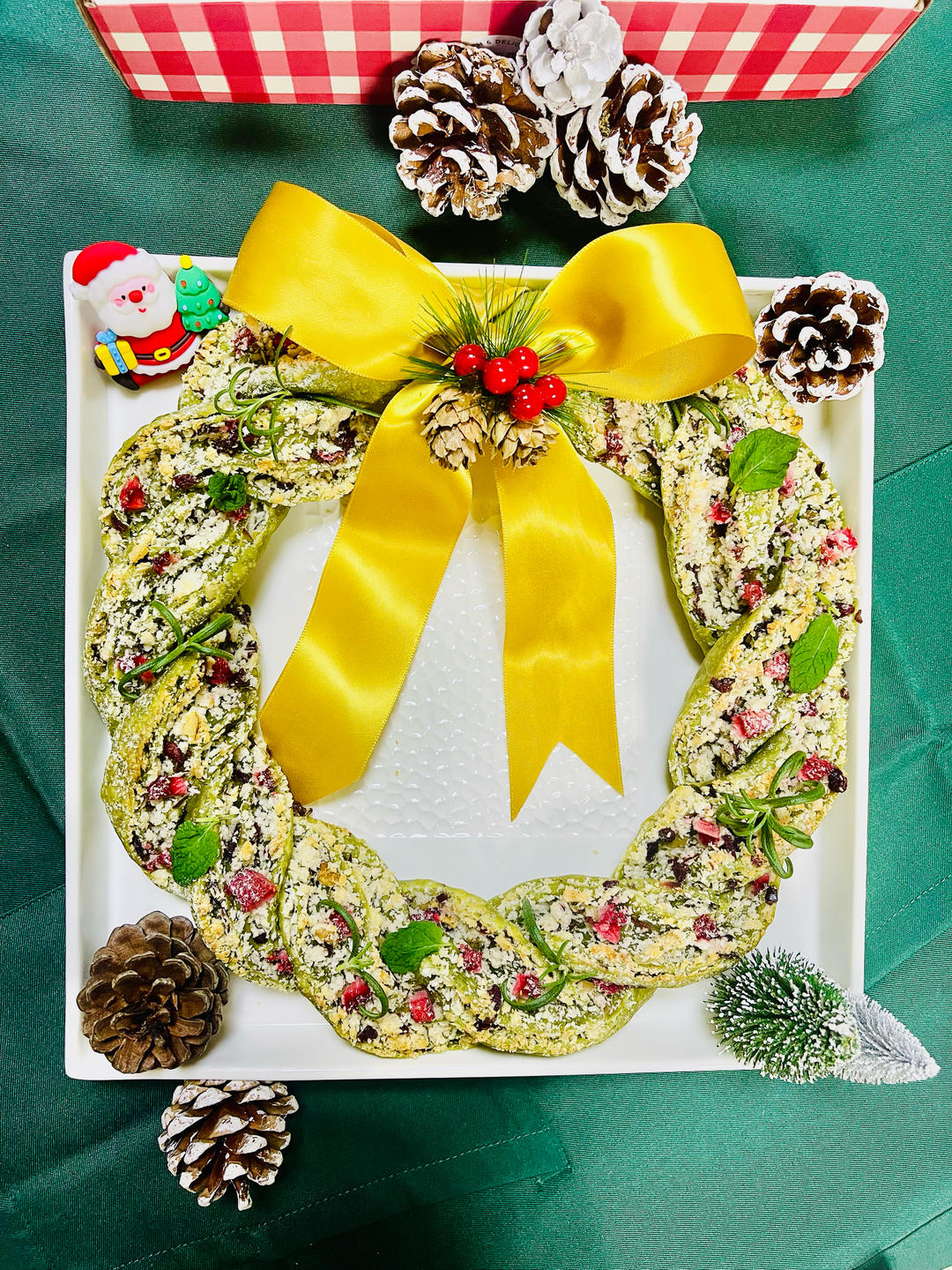 抹茶蔓越莓花环面包