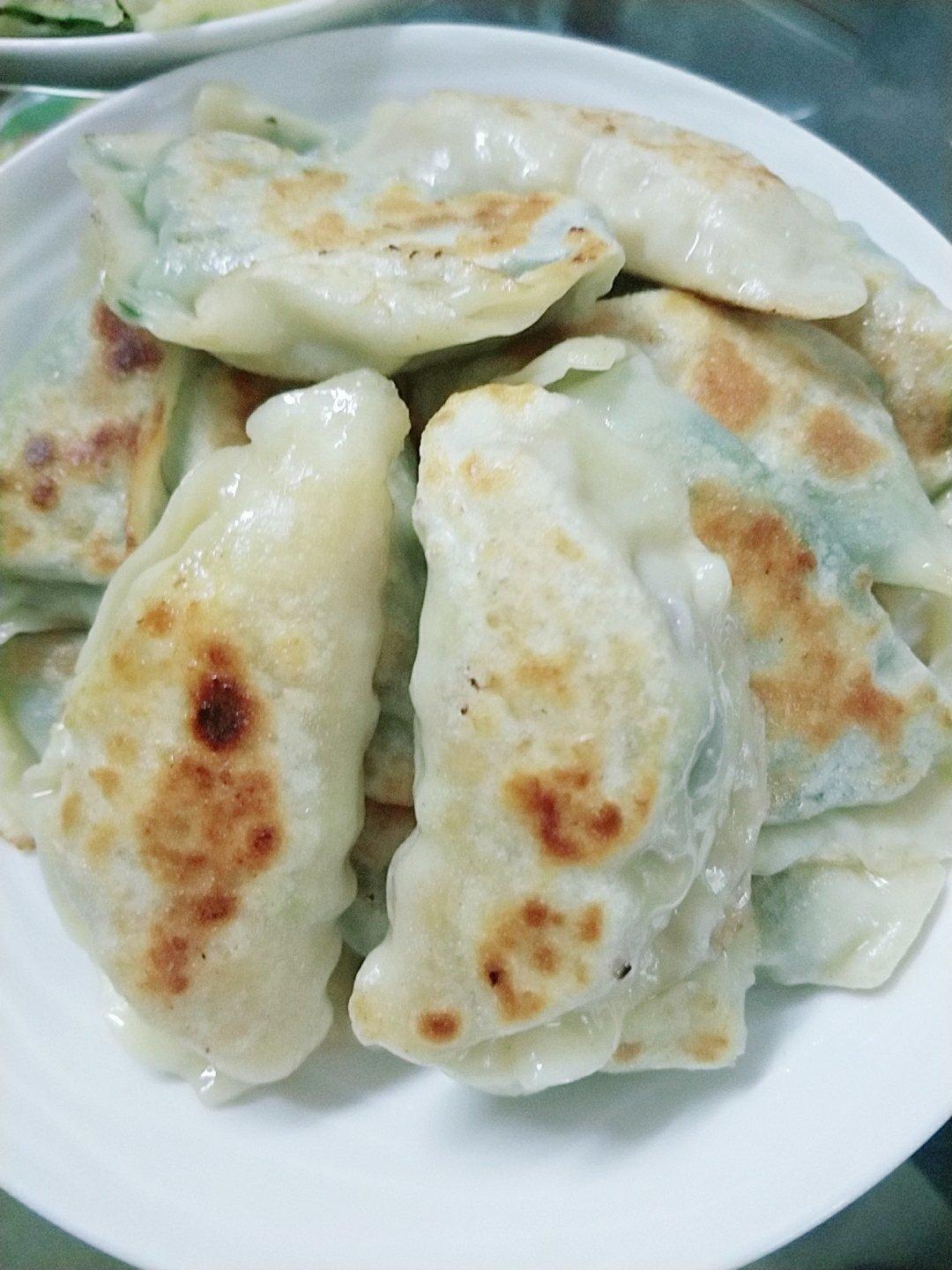 韭菜猪肉饺子(最简单最好吃又最多汁的饺子)