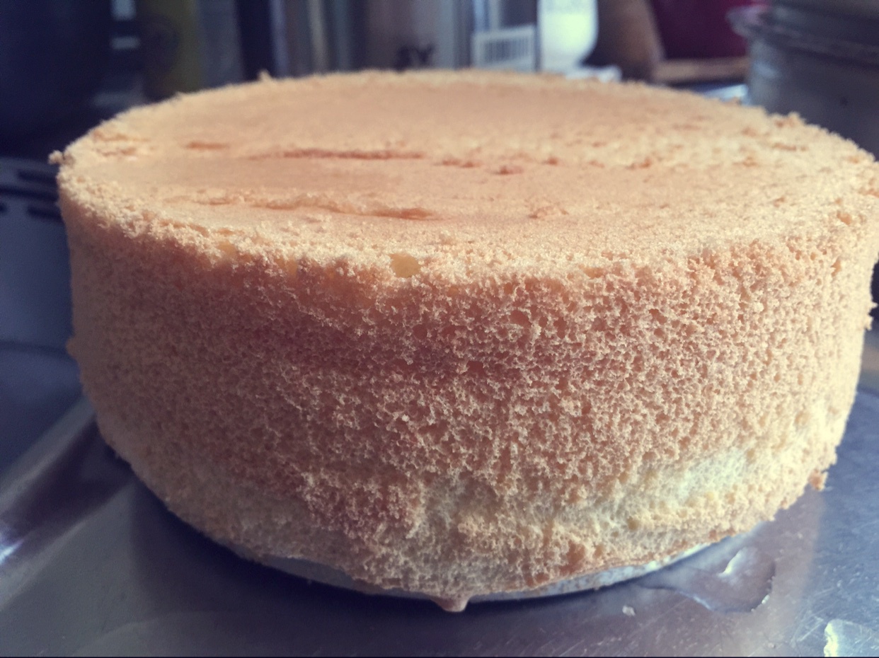 超简单完美戚风蛋糕（6寸2蛋）附打发、翻拌、脱模视频