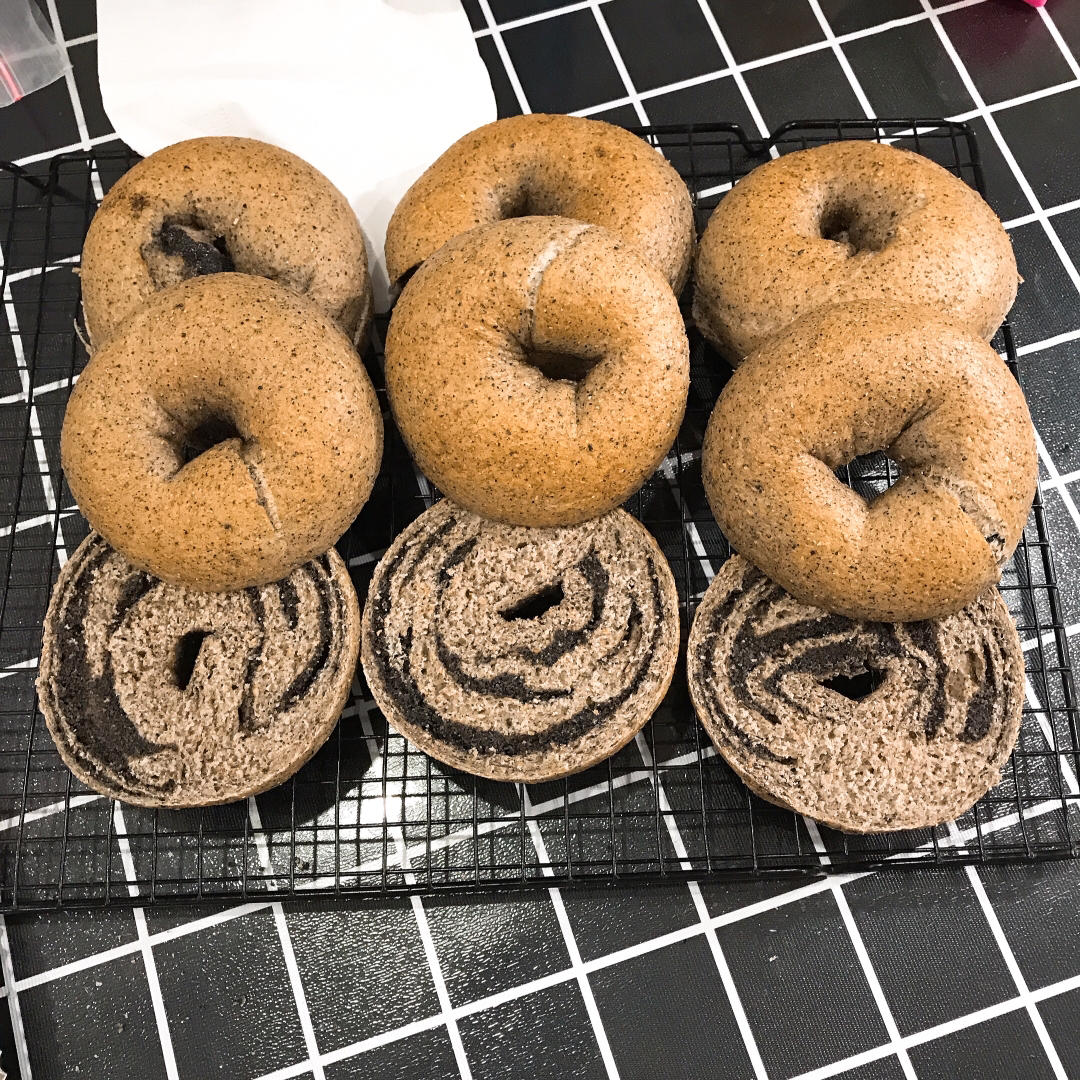 双重黑芝麻奶酥贝果