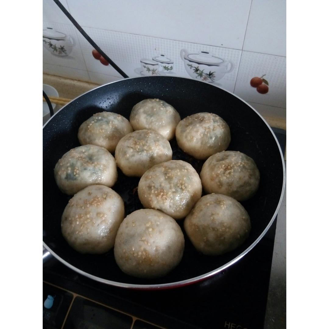 芝麻香葱虾仁生煎包