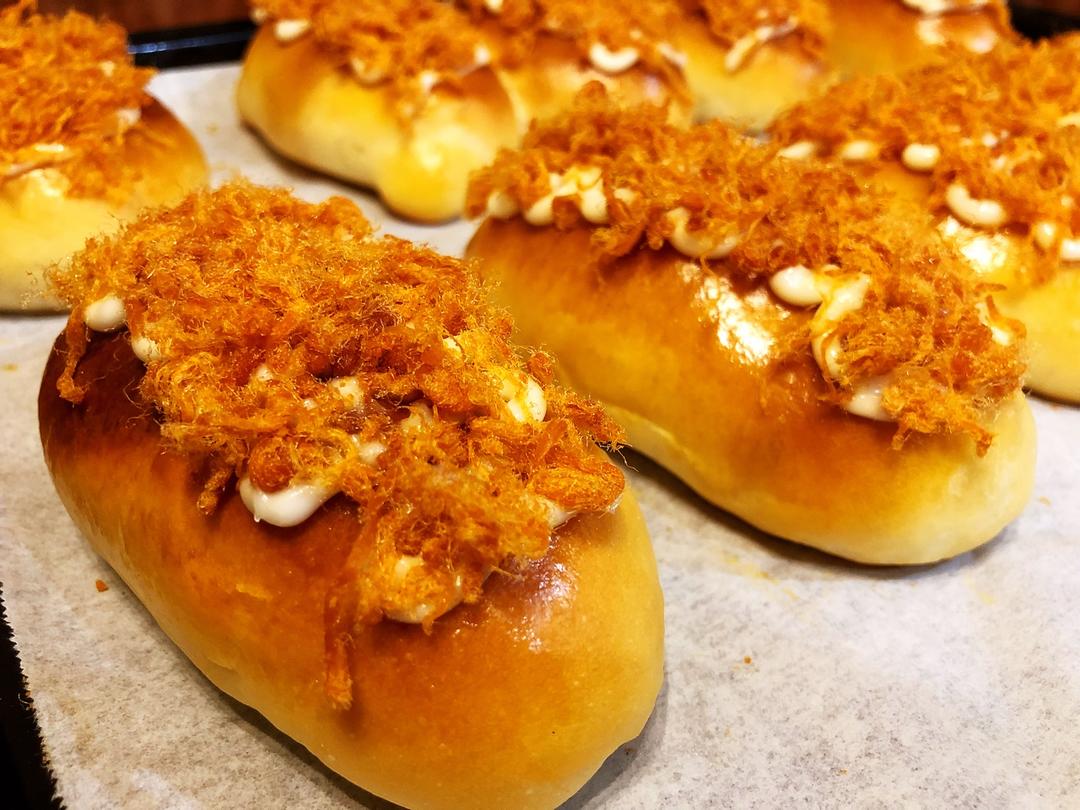 如棉花般松软的海苔肉松面包