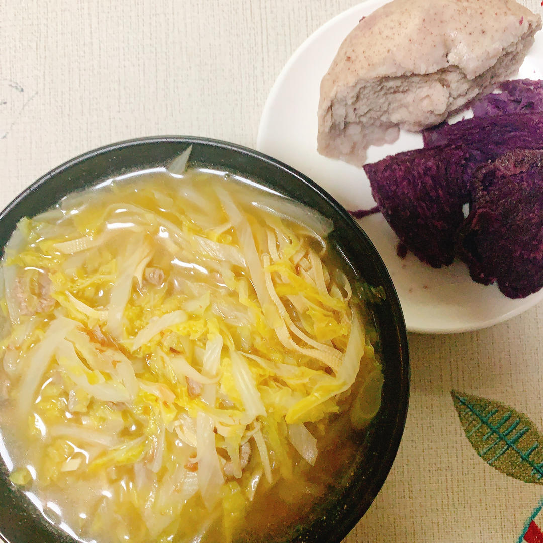 娃娃菜豆腐丝牛肉汤+紫米馒头