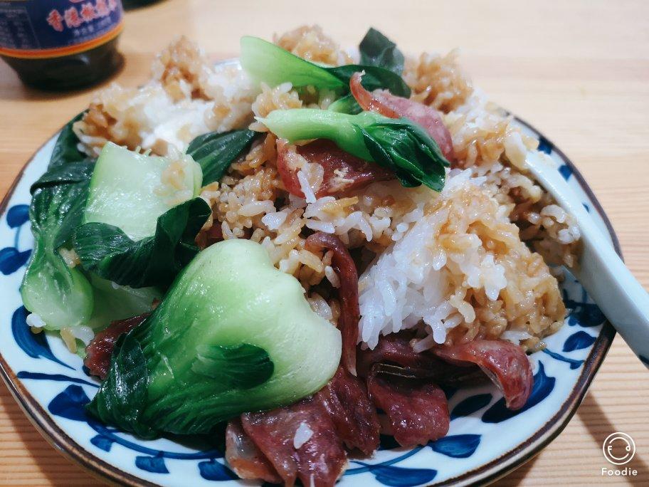 广式腊味煲仔饭