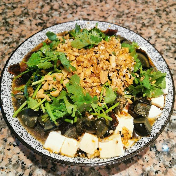 皮蛋豆腐，凉拌菜……更适合夏天
