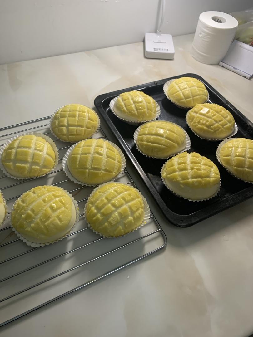 好吃到炸裂的港式菠萝包（附带制作酥皮的小视频）