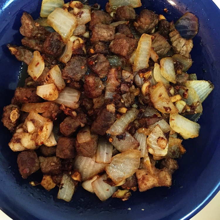 孜然洋葱炒牛肉粒