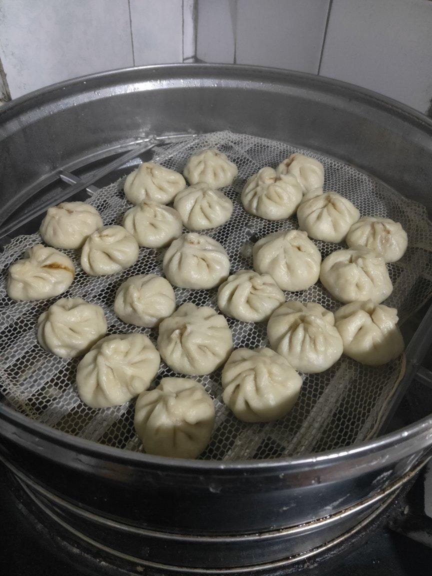松软多汁的肉包子