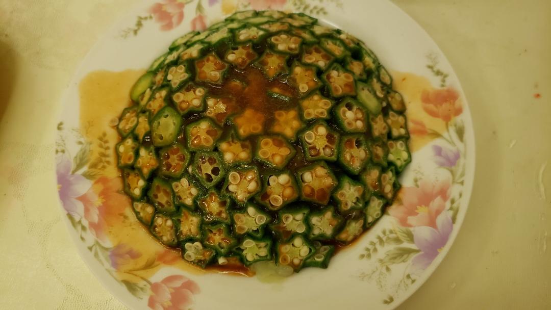 这绝对是秋葵颜值最高的做法，好看又好吃，端上桌最先光盘
