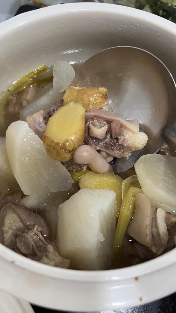 滋补御寒白萝卜羊骨汤