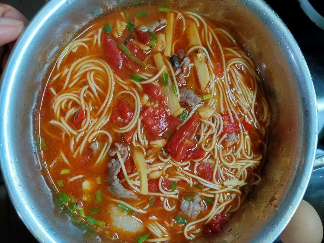 【夏日味觉恢复系列】家庭快手10分钟做出酸辣咸香的正宗老友伊面#猪的广西 特色料理#