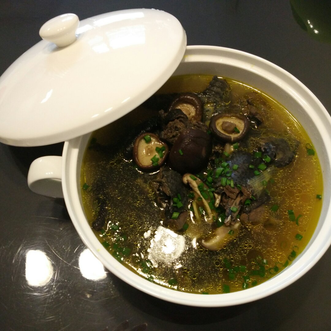 枸杞红枣乌鸡汤