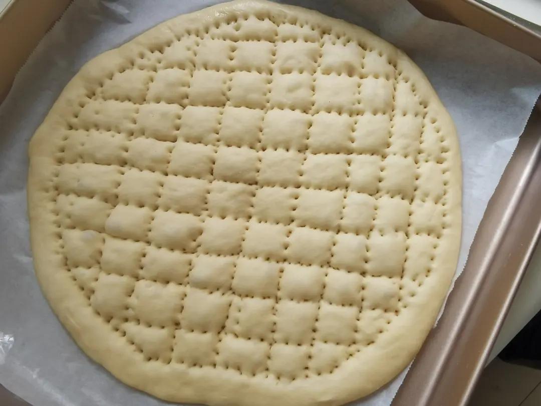 含宣软饼皮做法、自己在家也能做出馅料十足、超拉丝的美味诱人披萨