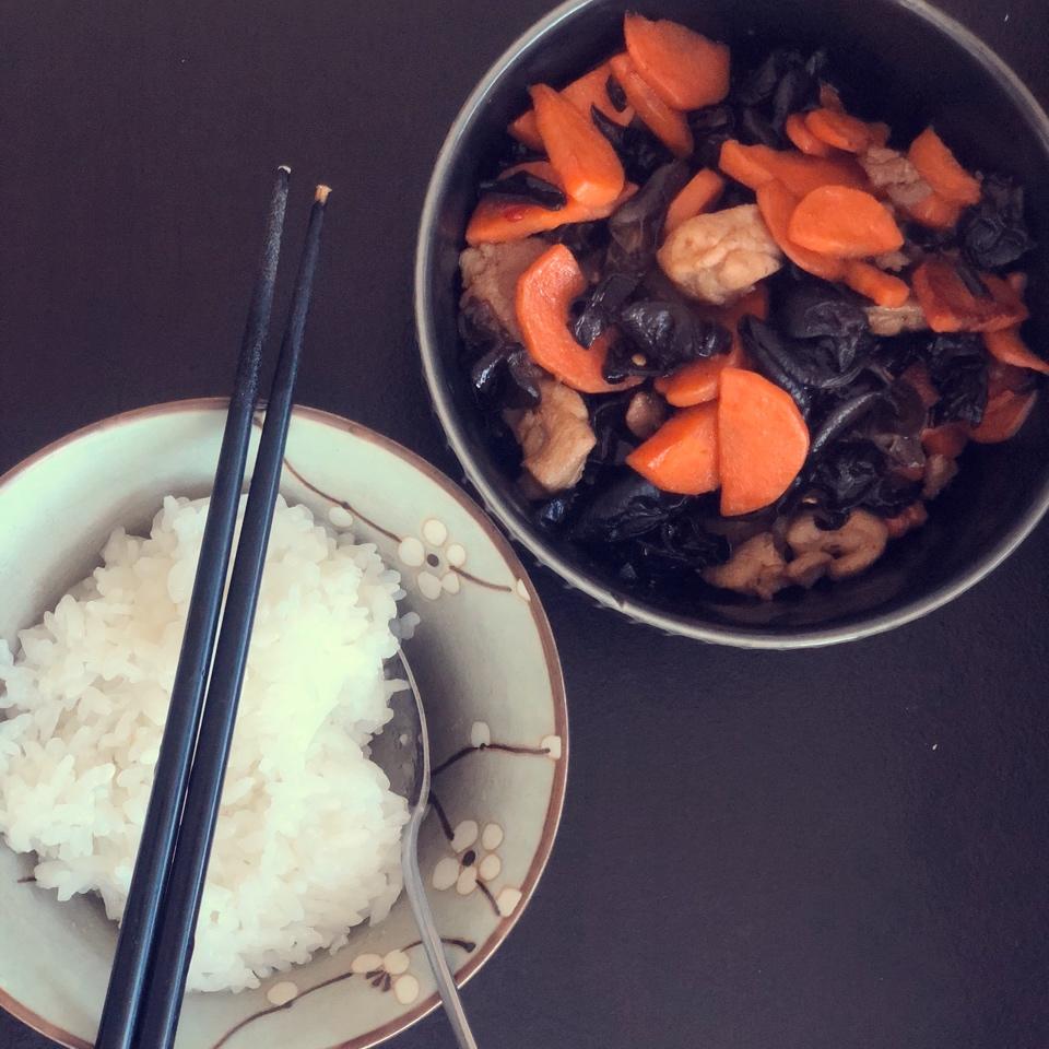 胡萝卜炒鸡肉