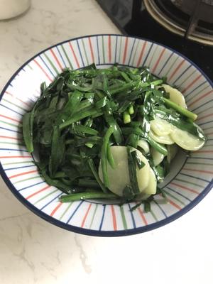 绿豆饼炒韭菜的做法 步骤6