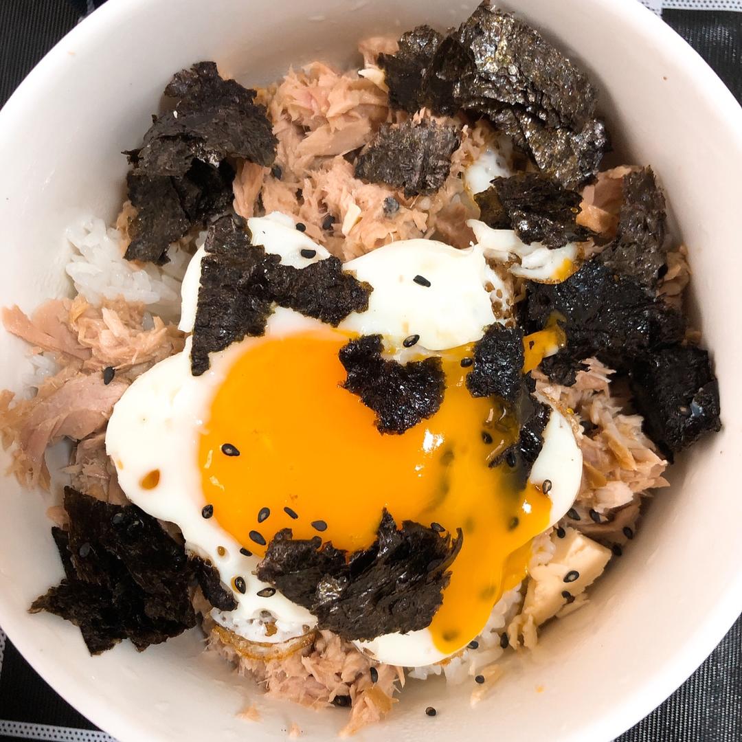 日式金枪鱼黄油拌饭