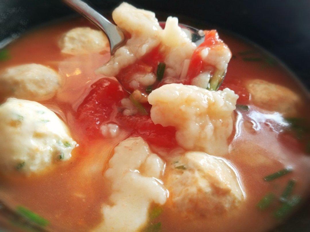 不用揉面就能吃的美味面食——西红柿小鱼面疙瘩