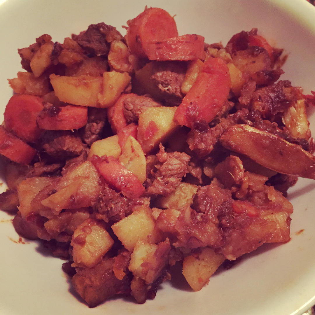 胡萝卜土豆烧牛腩