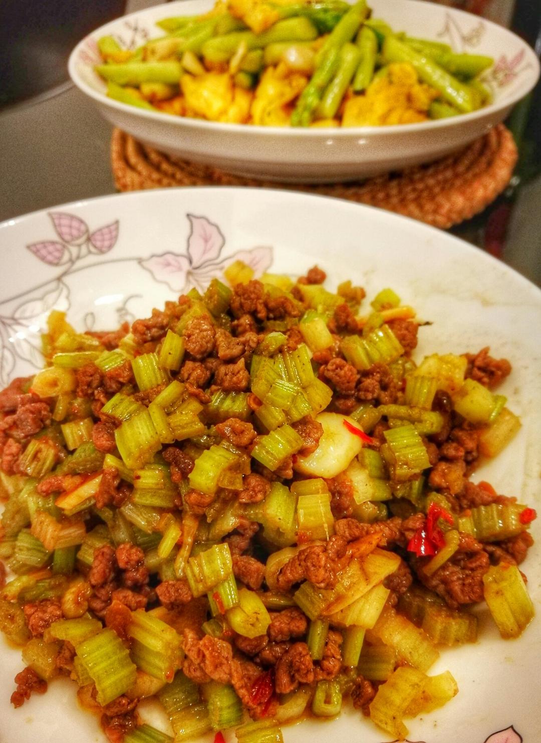 芹菜牛肉末「下饭神器」