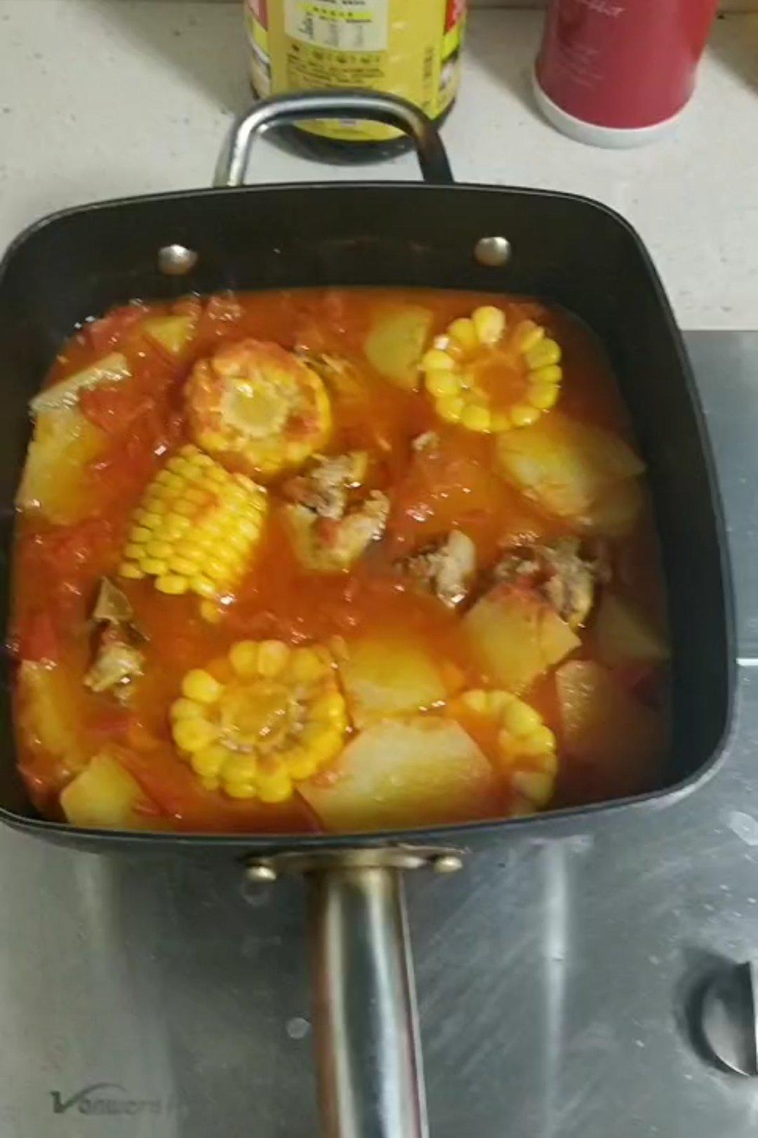 番茄土豆玉米排骨汤