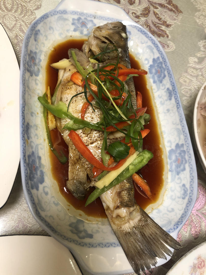 清蒸鲈鱼的简单家常做法