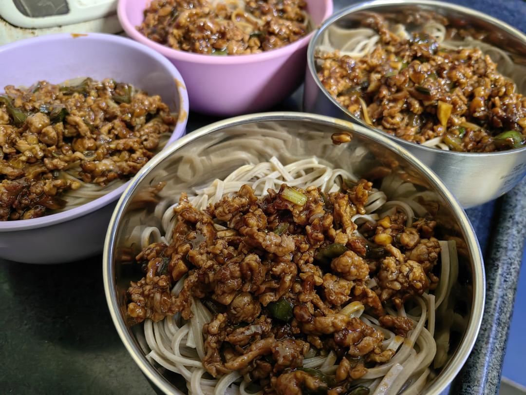 十分钟做好一盘肉酱拌面，太好吃了😋