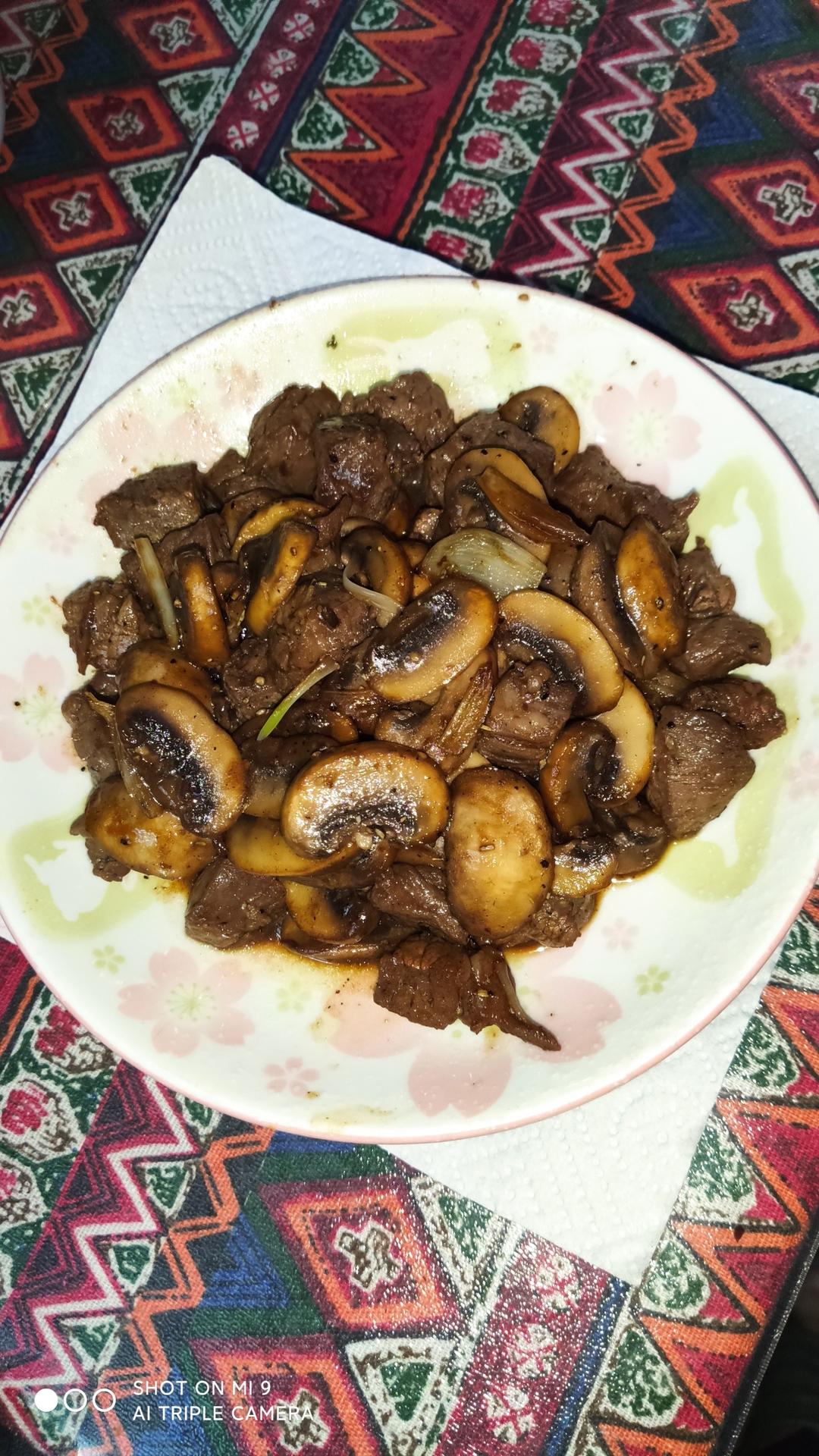 蒜香口菇牛肉粒