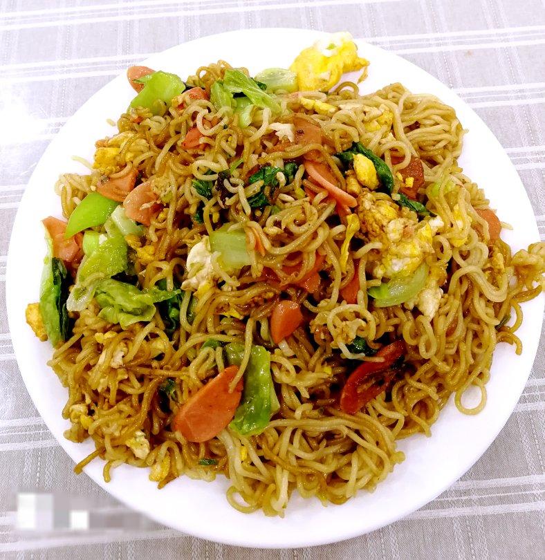 喵喵耳朵做的路边摊风味炒方便面