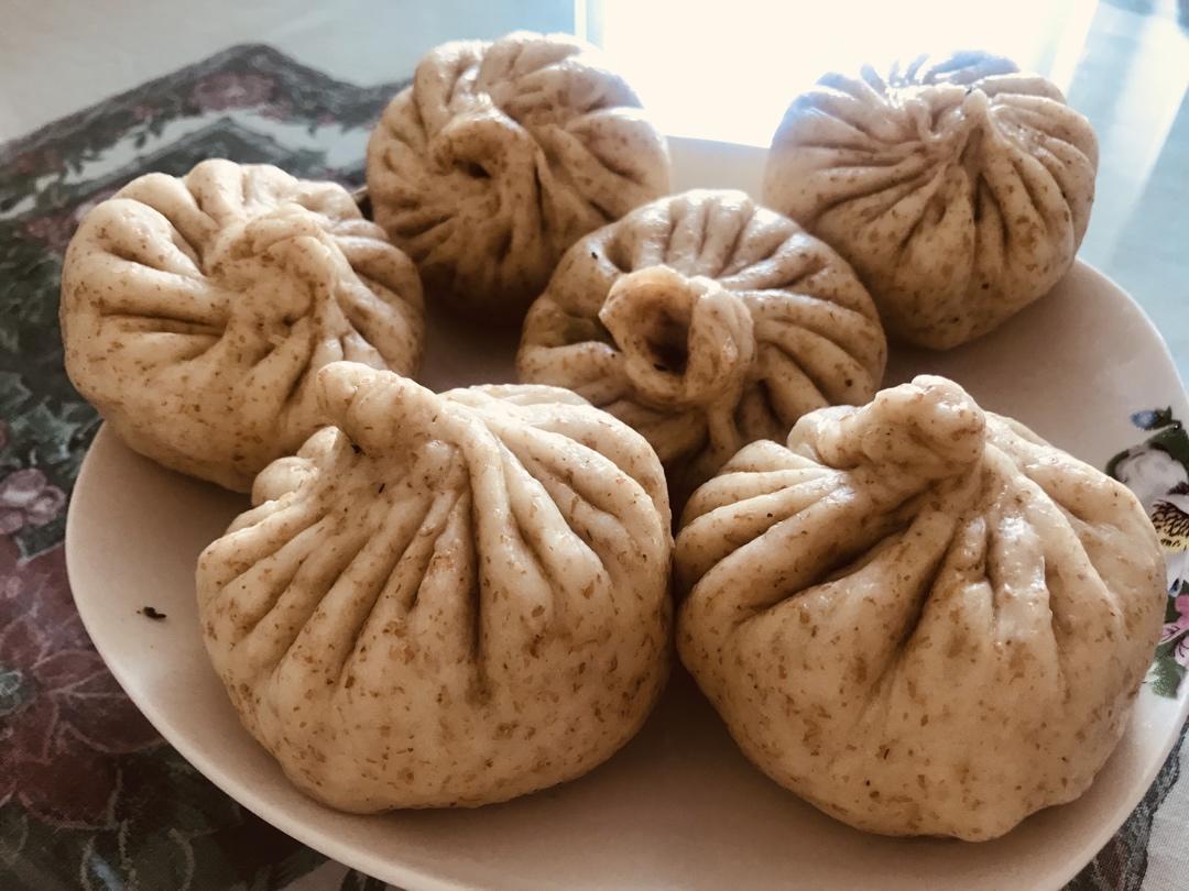 全麦面的蔬菜包