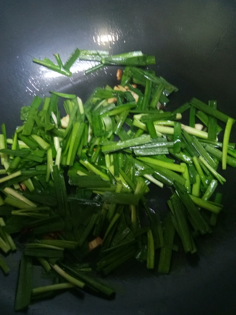 栀子花炒韭菜的做法 步骤7