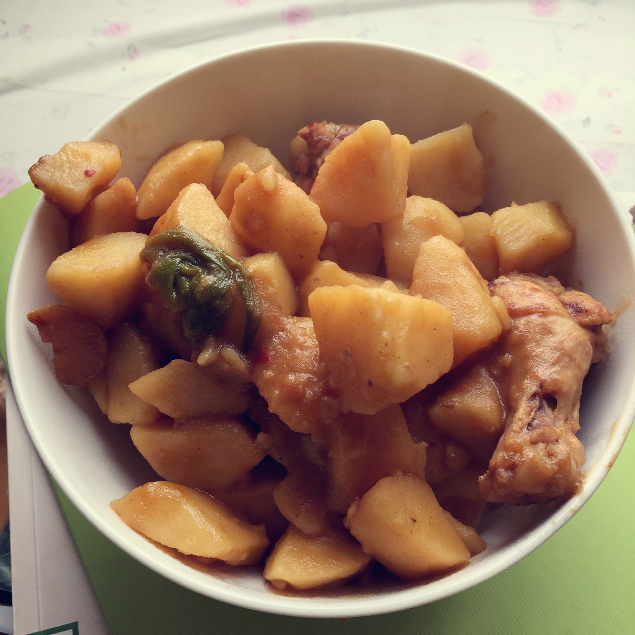 土豆炖翅根